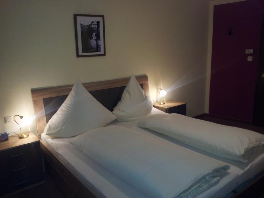 Hotel Zur Winzergenossenschaft Эрнст Экстерьер фото