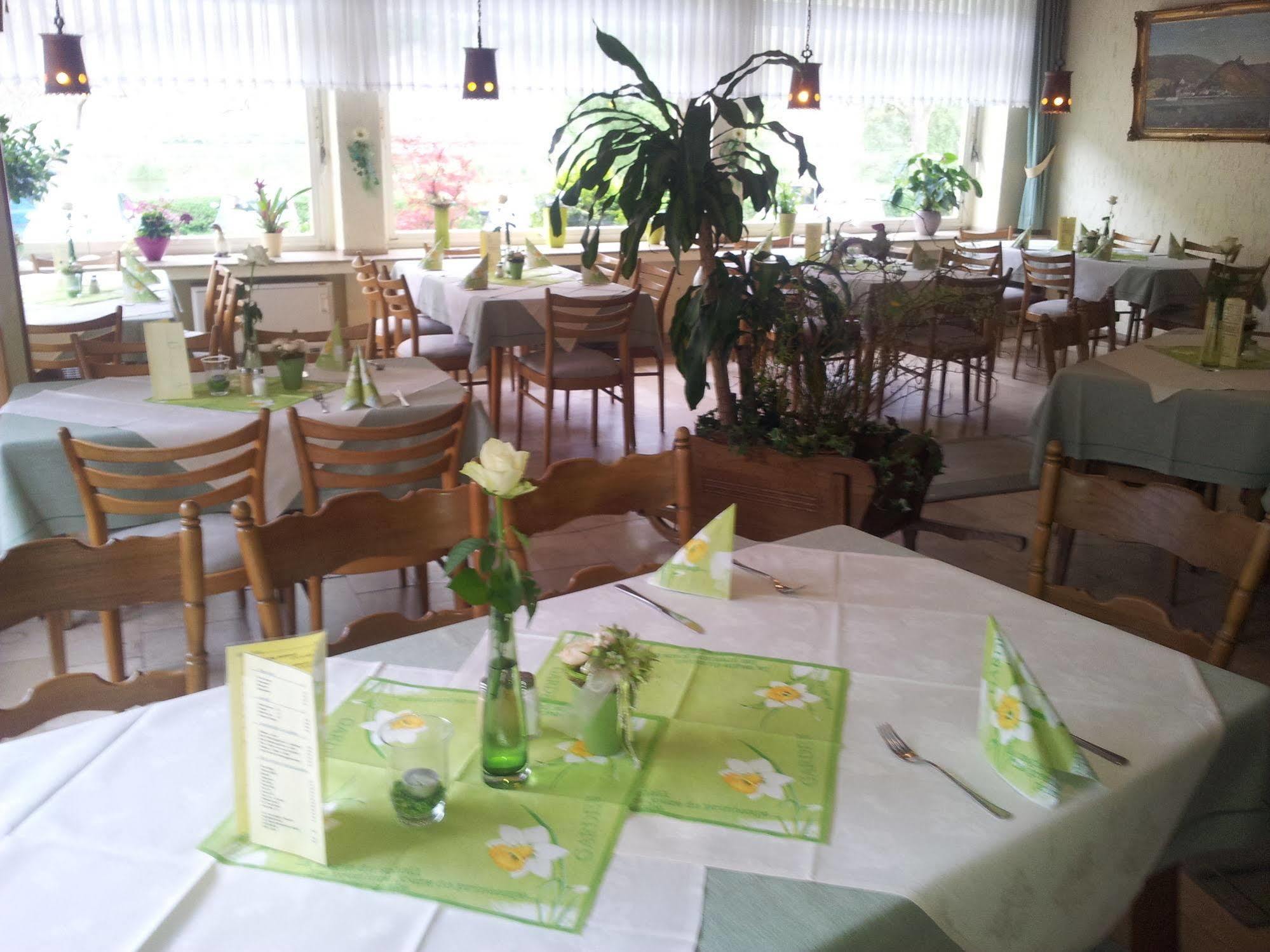 Hotel Zur Winzergenossenschaft Эрнст Экстерьер фото