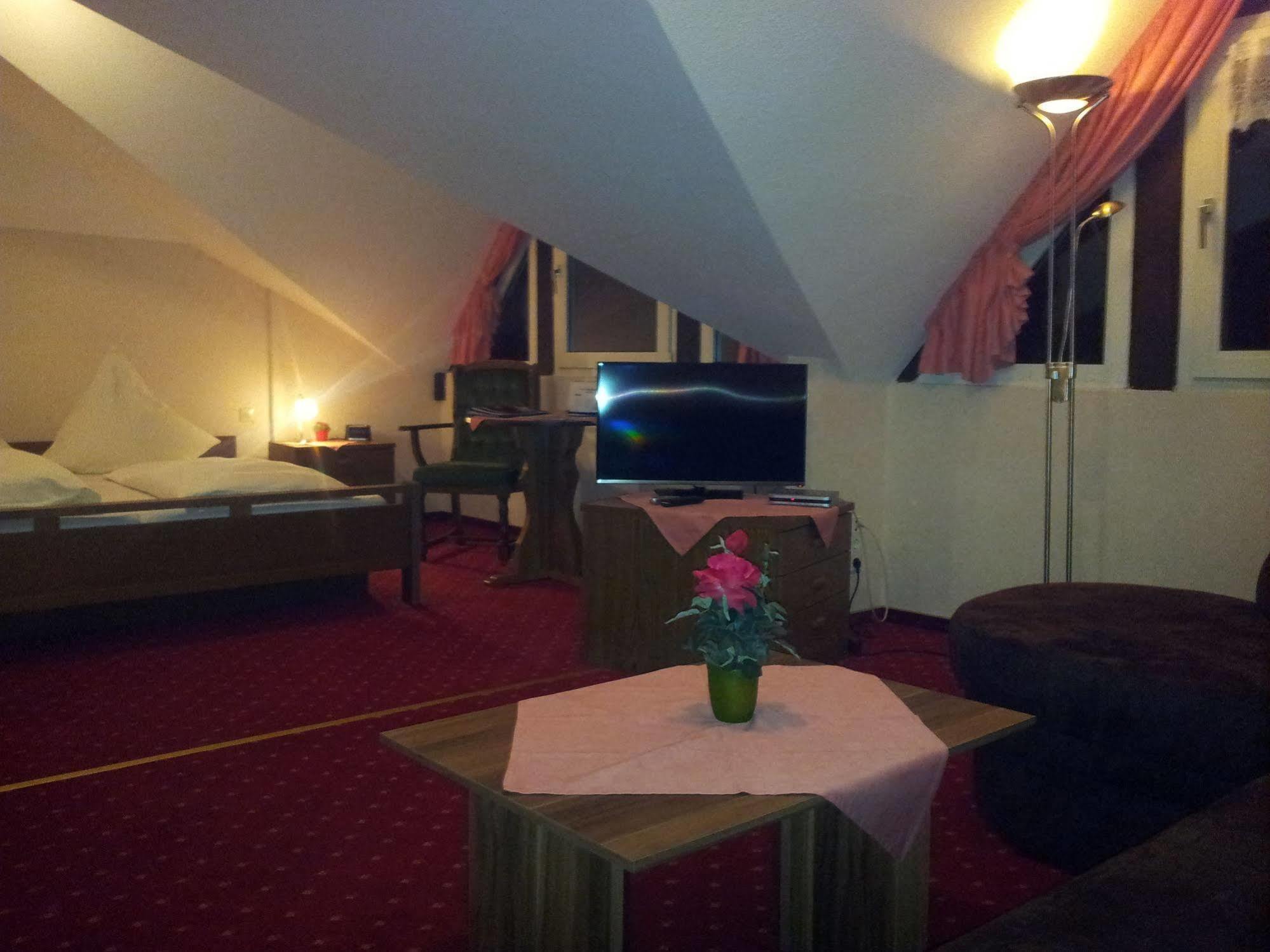 Hotel Zur Winzergenossenschaft Эрнст Экстерьер фото