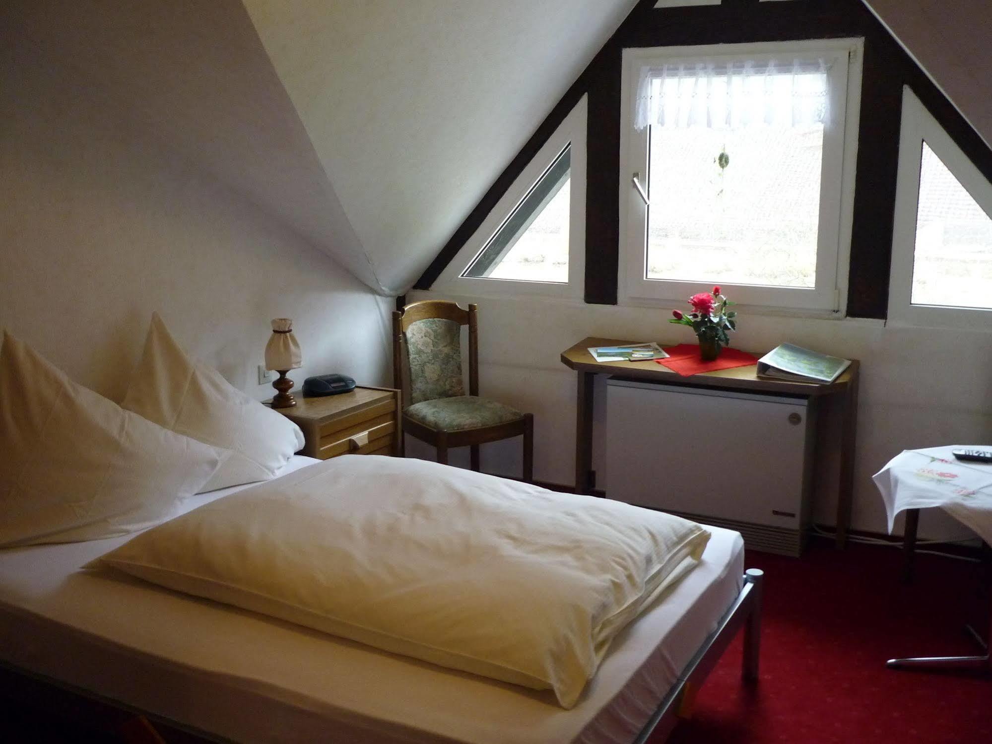 Hotel Zur Winzergenossenschaft Эрнст Экстерьер фото