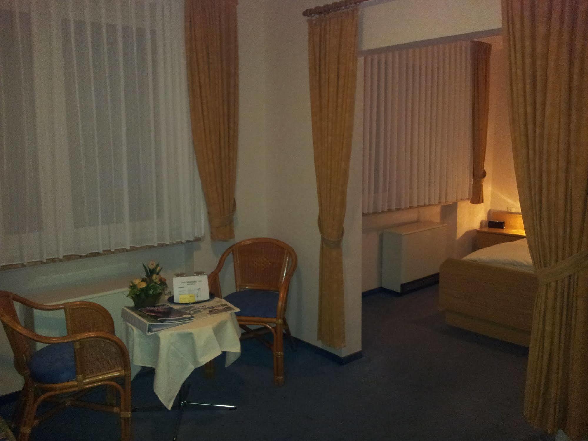 Hotel Zur Winzergenossenschaft Эрнст Экстерьер фото